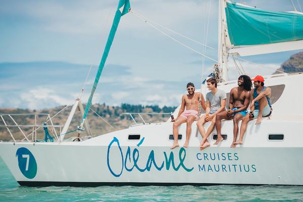 인기 액티비티 중 하나인 동부 카타마란 투어 (출처-팜투어)